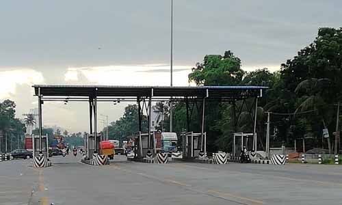 കുരീപ്പുഴ ബൈപാസ് റോഡിലെ പ്രതിഷേധം ഫലം കണ്ടു; പ്രദേശവാസികള്ക്ക് ഇന്നു മുതല് സൗജന്യയാത്രാപാസ് അനുവദിക്കും കുരീപ്പുഴ ബൈപാസ് റോഡിലെ പ്രതിഷേധം ഫലം കണ്ടു; പ്രദേശവാസികള്ക്ക് ഇന്നു മുതല് സൗജന്യയാത്രാപാസ് അനുവദിക്കും