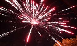 ന്യൂയോര്‍ക്കില്‍ കൊവിഡ് നിയന്ത്രണങ്ങള്‍ പിന്‍വലിച്ചു; വെടിക്കെട്ടോടെ എതിരേറ്റ് ജനങ്ങള്‍