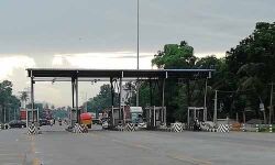 കുരീപ്പുഴ ബൈപാസ് റോഡിലെ പ്രതിഷേധം ഫലം കണ്ടു; പ്രദേശവാസികള്ക്ക് ഇന്നു മുതല് സൗജന്യയാത്രാപാസ് അനുവദിക്കും കുരീപ്പുഴ ബൈപാസ് റോഡിലെ പ്രതിഷേധം ഫലം കണ്ടു; പ്രദേശവാസികള്ക്ക് ഇന്നു മുതല് സൗജന്യയാത്രാപാസ് അനുവദിക്കും