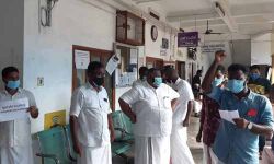 പരപ്പനങ്ങാടി മുനിസിപ്പല് ഓഫിസ് മുസ് ലിം ലീഗ് സമരവേദിയാക്കിയെന്നാരോപിച്ച് സിപിഎം പ്രതിഷേധം പരപ്പനങ്ങാടി മുനിസിപ്പല് ഓഫിസ് മുസ് ലിം ലീഗ് സമരവേദിയാക്കിയെന്നാരോപിച്ച് സിപിഎം പ്രതിഷേധം