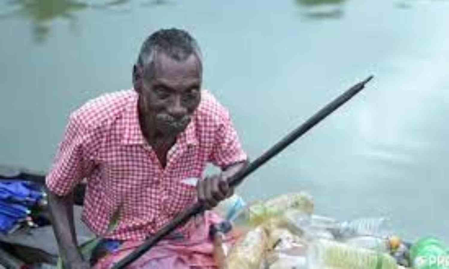 സഹോദരി 5.08 ലക്ഷം രൂപ അക്കൗണ്ടില് നിന്ന് തട്ടി; പരാതിയുമായി പ്രധാനമന്ത്രി പ്രശംസിച്ച പരിസ്ഥിതി സ്നേഹി രാജപ്പന് സഹോദരി 5.08 ലക്ഷം രൂപ അക്കൗണ്ടില് നിന്ന് തട്ടി; പരാതിയുമായി പ്രധാനമന്ത്രി പ്രശംസിച്ച പരിസ്ഥിതി സ്നേഹി രാജപ്പന്