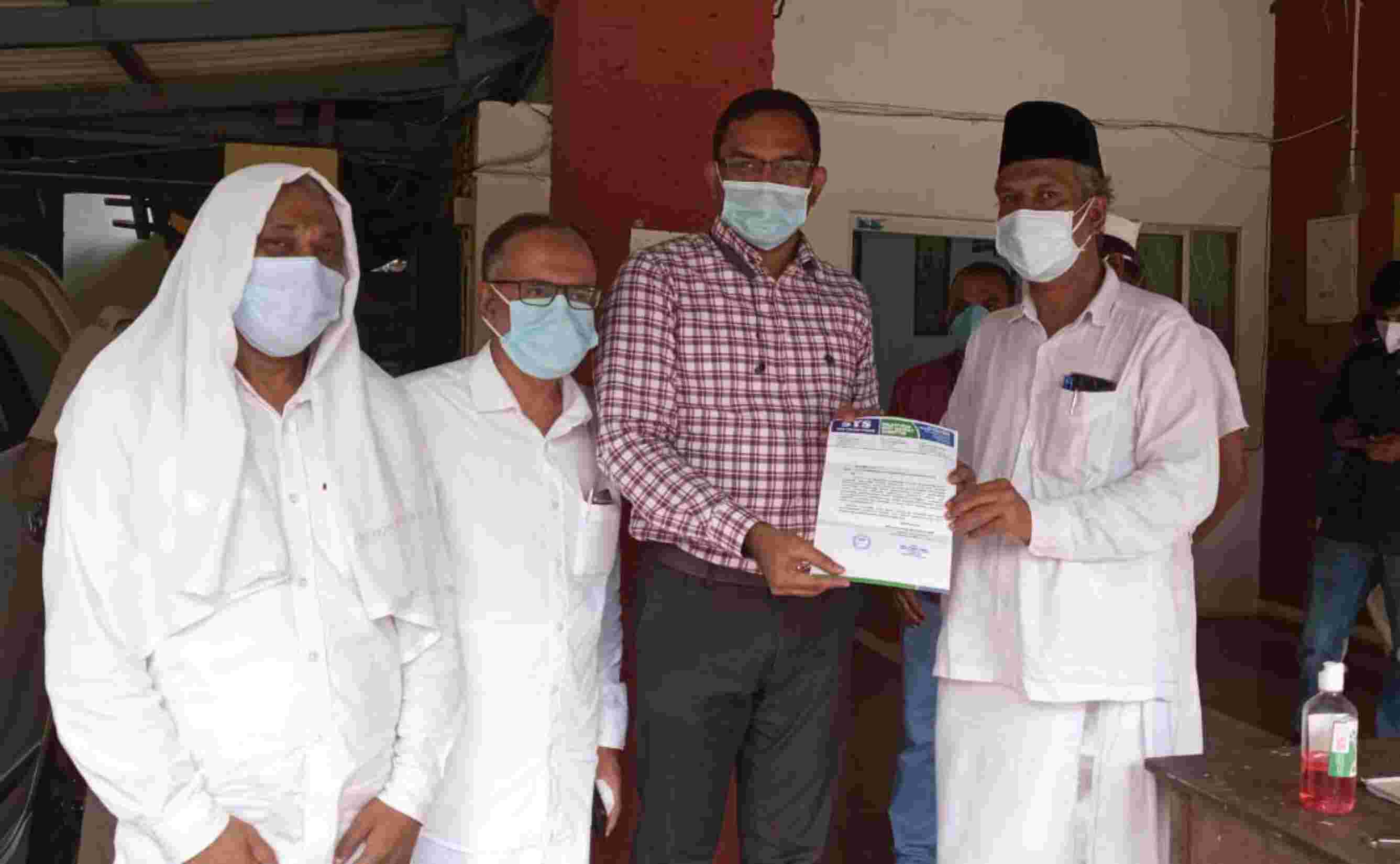 കൊവിഡ് പ്രോട്ടോകോൾ പാലിച്ച് ആരാധനാലയങ്ങൾ തുറക്കാൻ അനുവദിക്കണം: എസ് വൈ എസ് നിവേദനം നൽകി കൊവിഡ് പ്രോട്ടോകോൾ പാലിച്ച് ആരാധനാലയങ്ങൾ തുറക്കാൻ അനുവദിക്കണം: എസ് വൈ എസ് നിവേദനം നൽകി