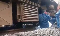 കോട്ടയത്ത് ട്രെയിനിന്റെ അടിയില്‍ കയറിക്കിടന്ന് യുവാവിന്റെ പരാക്രമം പരിഭ്രാന്തി പരത്തി