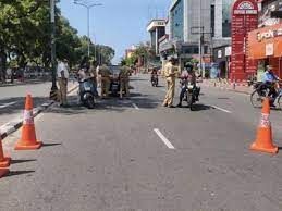 സംസ്ഥാനത്ത് ഇന്നും നാളേയും സമ്പൂര്ണ ലോക്ഡൗണ് സംസ്ഥാനത്ത് ഇന്നും നാളേയും സമ്പൂര്ണ ലോക്ഡൗണ്