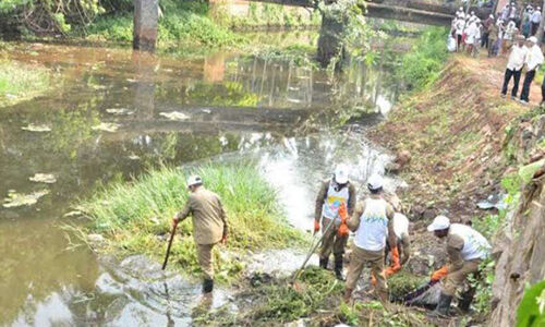 കൊല്ലം പടിഞ്ഞാറെ കല്ലടയില്‍ വള്ളം മറിഞ്ഞ് ഒരാള്‍ മരിച്ചു