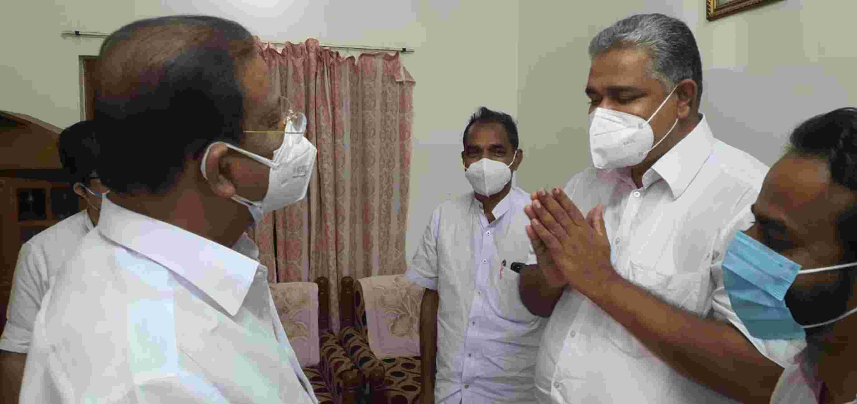 സുധാകരനെ അച്ഛന്റെ സ്ഥാനത്താണ് കാണുന്നതെന്ന് ഫ്രാന്സിസിന്റെ മകന് ജോബി സുധാകരനെ അച്ഛന്റെ സ്ഥാനത്താണ് കാണുന്നതെന്ന് ഫ്രാന്സിസിന്റെ മകന് ജോബി