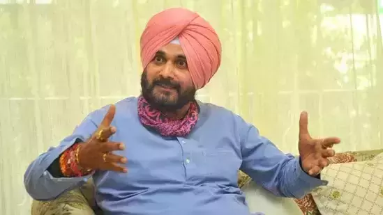 കോണ്ഗ്രസെന്നാല് ക്യാപ്റ്റന് അമരീന്ദറല്ല; പഞ്ചാബിനെ ഭരിക്കുന്നത് രണ്ട് കുടുംബങ്ങളെന്നും സിദ്ദു കോണ്ഗ്രസെന്നാല് ക്യാപ്റ്റന് അമരീന്ദറല്ല; പഞ്ചാബിനെ ഭരിക്കുന്നത് രണ്ട് കുടുംബങ്ങളെന്നും സിദ്ദു