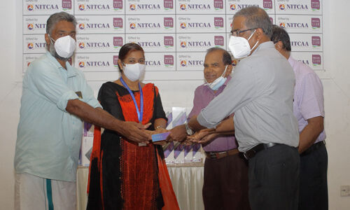 സ്‌കൂള്‍ വിദ്യാര്‍ഥികള്‍ക്ക് 101 ടാബ്ലെറ്റ് പിസികള്‍ സമ്മാനിച്ച് നിറ്റ്കാ കൊച്ചി