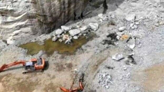 ക്വാറിയിൽ തോട്ട പൊട്ടിത്തെറിച്ച് സ്ഫോടനം, ഒരുമരണം , അഞ്ചുപേർക്ക് പരിക്ക് ക്വാറിയിൽ തോട്ട പൊട്ടിത്തെറിച്ച് സ്ഫോടനം, ഒരുമരണം , അഞ്ചുപേർക്ക് പരിക്ക്