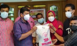 ഉള്ളണത്ത് 450ലധികം കുടുംബങ്ങള്ക്ക് ഭക്ഷ്യകിറ്റുമായി ഡിവൈഎഫ്ഐ ഉള്ളണത്ത് 450ലധികം കുടുംബങ്ങള്ക്ക് ഭക്ഷ്യകിറ്റുമായി ഡിവൈഎഫ്ഐ