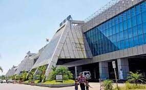 കരിപ്പൂരില്‍ ഇനിമുതല്‍ കര്‍ശന പരിശോധന; വിമാനത്താവളത്തിനു സമീപത്തെ റോഡ് അടച്ചു