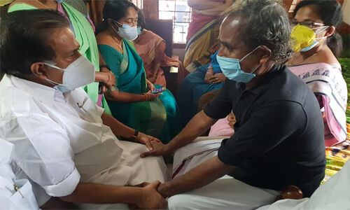 ഇരകളായി ജീവിക്കുന്ന നിരവധി വിസ്മയമാര് നമ്മുക്ക് ചുറ്റിലുമുണ്ട്; രക്ഷിതാക്കള് പെണ്മക്കളെ സ്വയംപര്യാപ്തരാക്കണമെന്നും രമേശ് ചെന്നിത്തല ഇരകളായി ജീവിക്കുന്ന നിരവധി വിസ്മയമാര് നമ്മുക്ക് ചുറ്റിലുമുണ്ട്; രക്ഷിതാക്കള് പെണ്മക്കളെ സ്വയംപര്യാപ്തരാക്കണമെന്നും രമേശ് ചെന്നിത്തല