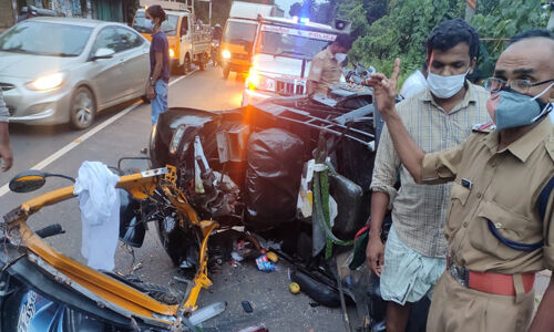 പൈങ്കണ്ണൂരില് വാഹനാപകടം; രണ്ട് പേര്ക്ക് പരിക്ക് പൈങ്കണ്ണൂരില് വാഹനാപകടം; രണ്ട് പേര്ക്ക് പരിക്ക്