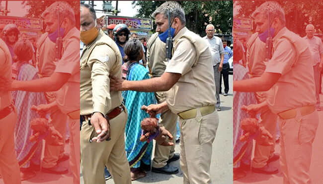 പിഞ്ചുകുഞ്ഞിനോടും യുപി പോലിസ് ക്രൂരത; സാമൂഹിക മാധ്യമങ്ങളിൽ പ്രതിഷേധം പിഞ്ചുകുഞ്ഞിനോടും യുപി പോലിസ് ക്രൂരത; സാമൂഹിക മാധ്യമങ്ങളിൽ പ്രതിഷേധം