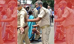 പിഞ്ചുകുഞ്ഞിനോടും യുപി പോലിസ് ക്രൂരത; സാമൂഹിക മാധ്യമങ്ങളിൽ പ്രതിഷേധം പിഞ്ചുകുഞ്ഞിനോടും യുപി പോലിസ് ക്രൂരത; സാമൂഹിക മാധ്യമങ്ങളിൽ പ്രതിഷേധം