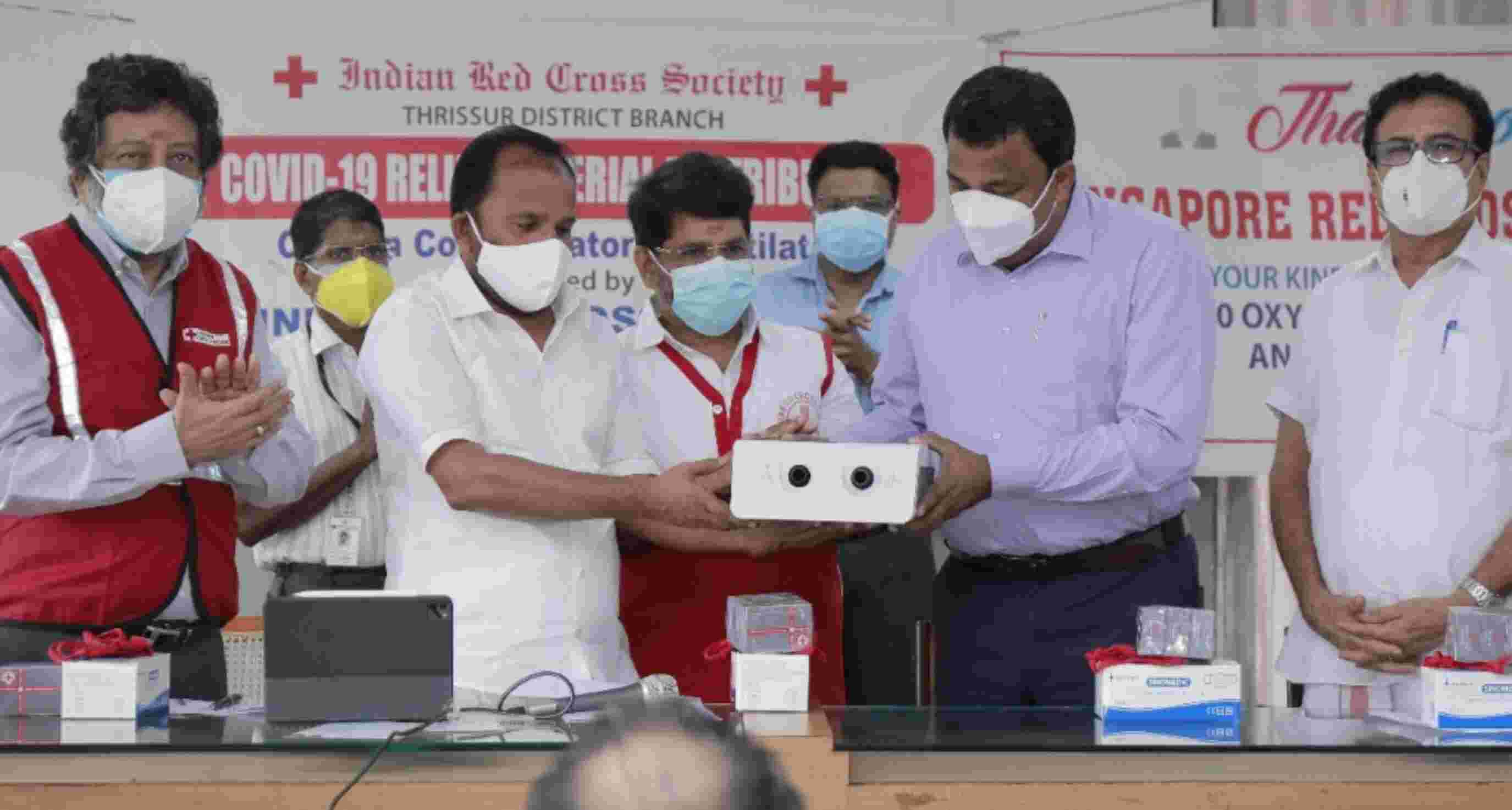 കൊവിഡ് പ്രതിരോധങ്ങളില് പങ്കുചേര്ന്ന് റെഡ്ക്രോസ് സൊസൈറ്റി; രണ്ട് കോടിയുടെ ഉപകരണങ്ങൾ കൈമാറി കൊവിഡ് പ്രതിരോധങ്ങളില് പങ്കുചേര്ന്ന് റെഡ്ക്രോസ് സൊസൈറ്റി; രണ്ട് കോടിയുടെ ഉപകരണങ്ങൾ കൈമാറി