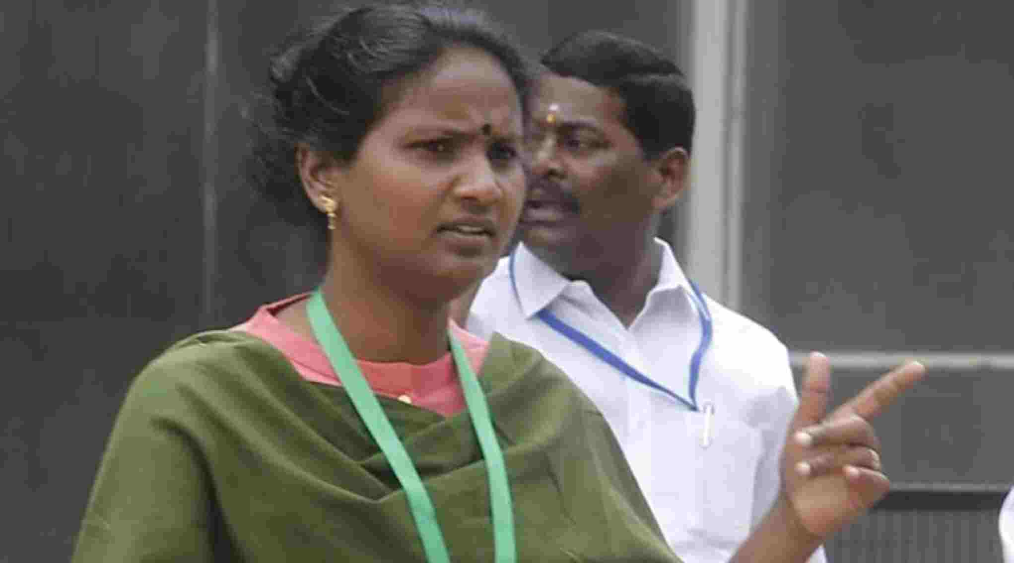 പാര്ട്ടിയേക്കാള് വനിതകളോടും മനുഷ്യരോടും കൂറുള്ളവരെ ഇത്തരം സ്ഥാനങ്ങളില് നിയമിക്കണം; ജോസഫൈന്റെ രാജിയില് രമ്യ ഹരിദാസ് പാര്ട്ടിയേക്കാള് വനിതകളോടും മനുഷ്യരോടും കൂറുള്ളവരെ ഇത്തരം സ്ഥാനങ്ങളില് നിയമിക്കണം; ജോസഫൈന്റെ രാജിയില് രമ്യ ഹരിദാസ്