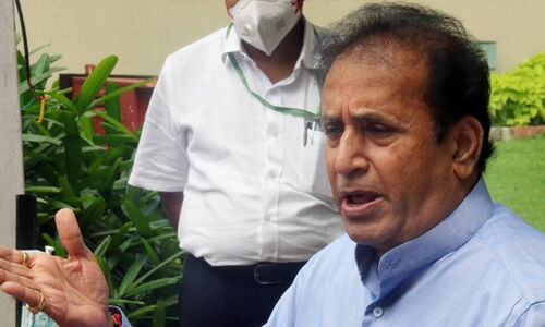 മഹാരാഷ്ട്ര മുന് ആഭ്യന്തര മന്ത്രി അനുല് ദേശ്മുഖിന് ബാര് മുതലാളിമാര് കൈക്കൂലി നല്കിയെന്ന്; ഇ ഡി ആന്വേഷണം ആരംഭിച്ചു മഹാരാഷ്ട്ര മുന് ആഭ്യന്തര മന്ത്രി അനുല് ദേശ്മുഖിന് ബാര് മുതലാളിമാര് കൈക്കൂലി നല്കിയെന്ന്; ഇ ഡി ആന്വേഷണം ആരംഭിച്ചു