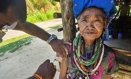 ത്രിപുര: മുന്ഗണനാ വിഭാഗത്തിലെ 80 ശതമാനം പേര്ക്കും ചുരുങ്ങിയത് ഒരു ഡോസ് വാക്സിന് നല്കിയതായി ആരോഗ്യമിഷന് ത്രിപുര: മുന്ഗണനാ വിഭാഗത്തിലെ 80 ശതമാനം പേര്ക്കും ചുരുങ്ങിയത് ഒരു ഡോസ് വാക്സിന് നല്കിയതായി ആരോഗ്യമിഷന്