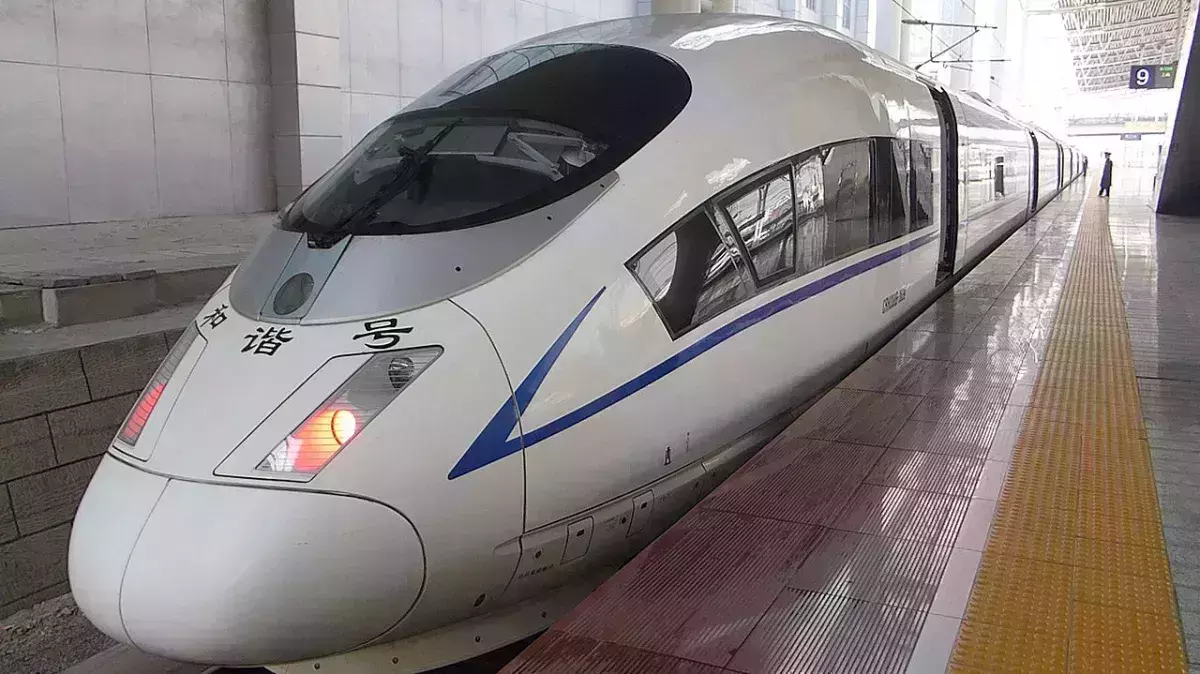 ടിബറ്റിന് സമ്പൂര്ണ ഇലക്ട്രിക്ക് ബുള്ളറ്റ് ട്രെയിന് നല്കി ചൈന ടിബറ്റിന് സമ്പൂര്ണ ഇലക്ട്രിക്ക് ബുള്ളറ്റ് ട്രെയിന് നല്കി ചൈന
