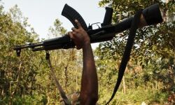 കൊവിഡ് ഭീതി: തെലങ്കാനയില് മാവോവാദി ദമ്പതിമാര് കീഴടങ്ങി കൊവിഡ് ഭീതി: തെലങ്കാനയില് മാവോവാദി ദമ്പതിമാര് കീഴടങ്ങി