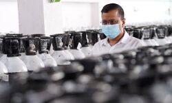 ഓക്സിജന്‍ ക്ഷാമം ഡല്‍ഹി സര്‍ക്കാര്‍ പെരുപ്പിച്ച് കാട്ടിയില്ല: എയിംസ് ചീഫ് രണ്‍ദീപ് ഗുലേറിയ