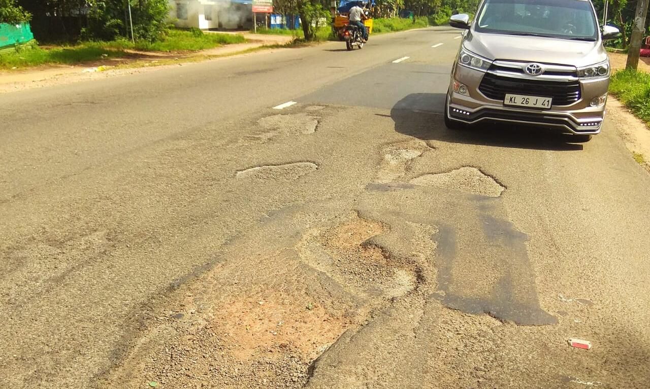 ആലപ്പുഴയില്‍ ദേശീയപാതയില്‍ അപകടക്കുഴികള്‍; അധികൃതര്‍ക്ക് അനക്കമില്ല