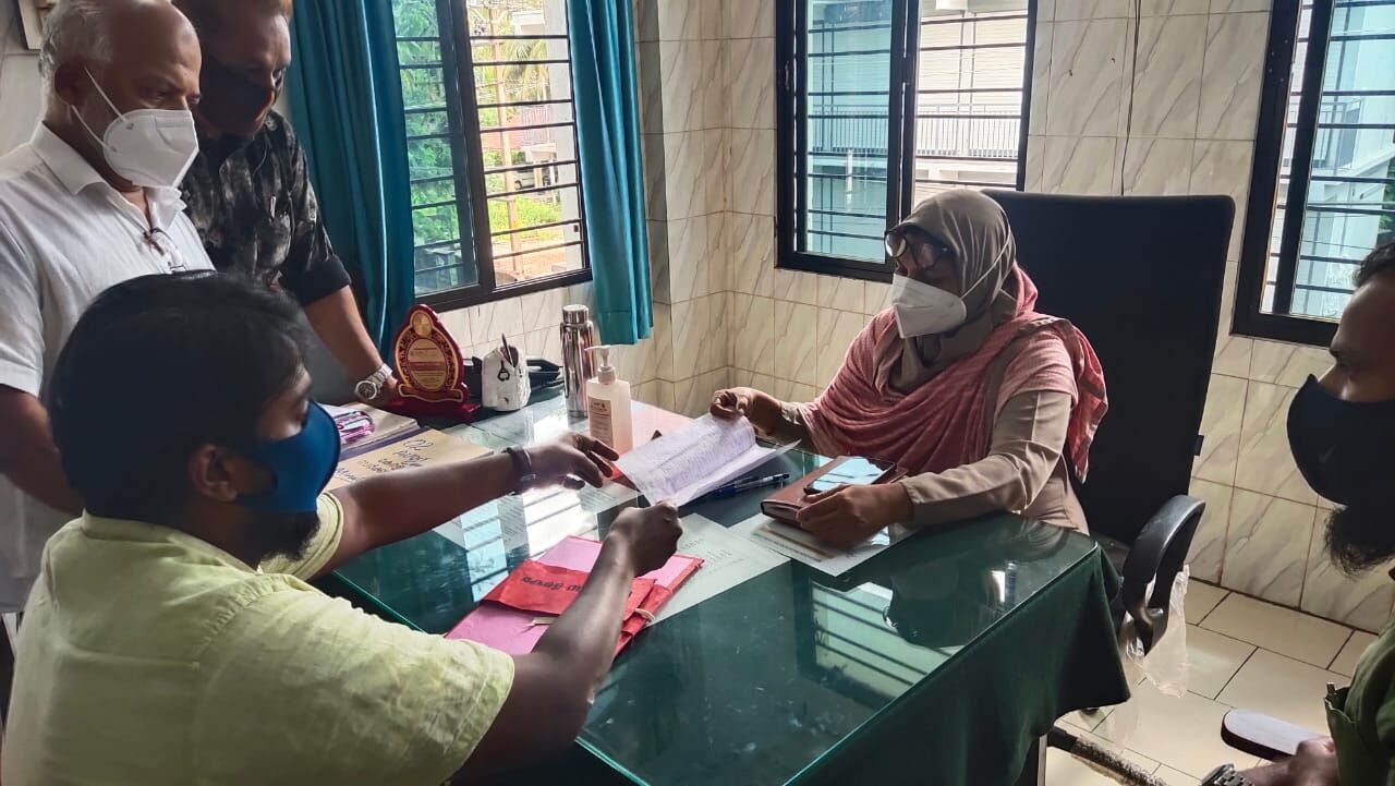 തിരൂരങ്ങാടി താലൂക് ആശുപത്രിയില് കൊവിഡ് ഇതര രോഗികള്ക്ക് കിടത്തി ചികിത്സ: എസ്ഡിപിഐ നിവേദനം നല്കി തിരൂരങ്ങാടി താലൂക് ആശുപത്രിയില് കൊവിഡ് ഇതര രോഗികള്ക്ക് കിടത്തി ചികിത്സ: എസ്ഡിപിഐ നിവേദനം നല്കി