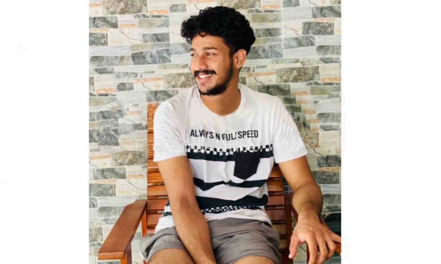 കണ്ണൂര് കുറുമാത്തൂര് കടവില് തോണി മറിഞ്ഞു മെഡിക്കല് വിദ്യാര്ത്ഥി മരിച്ചു കണ്ണൂര് കുറുമാത്തൂര് കടവില് തോണി മറിഞ്ഞു മെഡിക്കല് വിദ്യാര്ത്ഥി മരിച്ചു