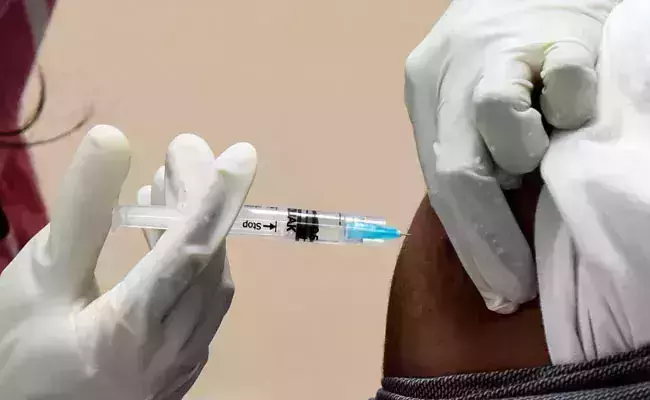 കൊവിഡ് പ്രതിരോധം : രണ്ടാം ഡോസ് വാക്സിനേഷനിലും 100 % കൈവരിക്കാന് എറണാകുളം ജില്ല;സമയപരിധി മൂന്നു മാസം കൊവിഡ് പ്രതിരോധം : രണ്ടാം ഡോസ് വാക്സിനേഷനിലും 100 % കൈവരിക്കാന് എറണാകുളം ജില്ല;സമയപരിധി മൂന്നു മാസം