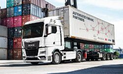 ഖത്തറിൽ വലിയ ട്രക്കുകൾക്കുള്ള നിരോധന സമയക്രമം പ്രഖ്യാപിച്ചു