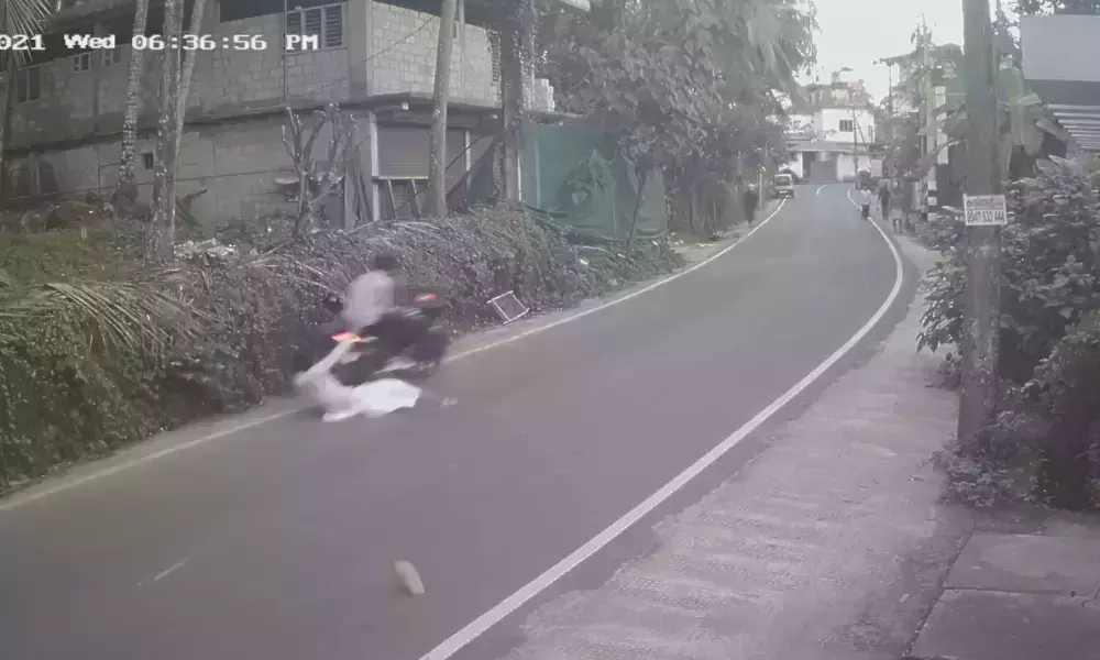 കോഴിക്കോട് മൊബൈല് തട്ടിയെടുക്കാനുള്ള ശ്രമം ചെറുത്ത അതിഥി തൊഴിലാളിയെ ബൈക്കില് വലിച്ചിഴച്ചു; രണ്ടു പേര് അറസ്റ്റില് കോഴിക്കോട് മൊബൈല് തട്ടിയെടുക്കാനുള്ള ശ്രമം ചെറുത്ത അതിഥി തൊഴിലാളിയെ ബൈക്കില് വലിച്ചിഴച്ചു; രണ്ടു പേര് അറസ്റ്റില്