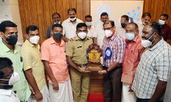 യാത്രയപ്പും ആദരിക്കല്‍ ചടങ്ങും