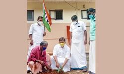 യുവ തൊഴിലാളി വിഭാഗം ഐഎന്‍ടിയുസി തൃശൂര്‍ ജില്ലയിലെ വിവിധ ഇടങ്ങളില്‍ പരിസ്ഥിതി സൗഹൃദ പ്രതിഷേധം സംഘടിപ്പിച്ചു