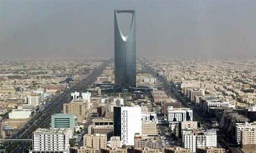 സൗദിയില് ആറ് മേഖലകളില്നിന്ന് പ്രവാസികളെ ഒഴിവാക്കുന്നു; 40,000 സ്വദേശികള്ക്ക് തൊഴില് നല്കും സൗദിയില് ആറ് മേഖലകളില്നിന്ന് പ്രവാസികളെ ഒഴിവാക്കുന്നു; 40,000 സ്വദേശികള്ക്ക് തൊഴില് നല്കും