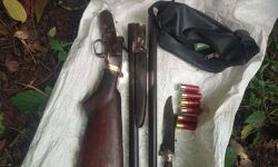 എക്‌സൈസ് പരിശോധനയ്ക്കിടെ നാടന്‍ തോക്കും തിരകളും കണ്ടെടുത്തു