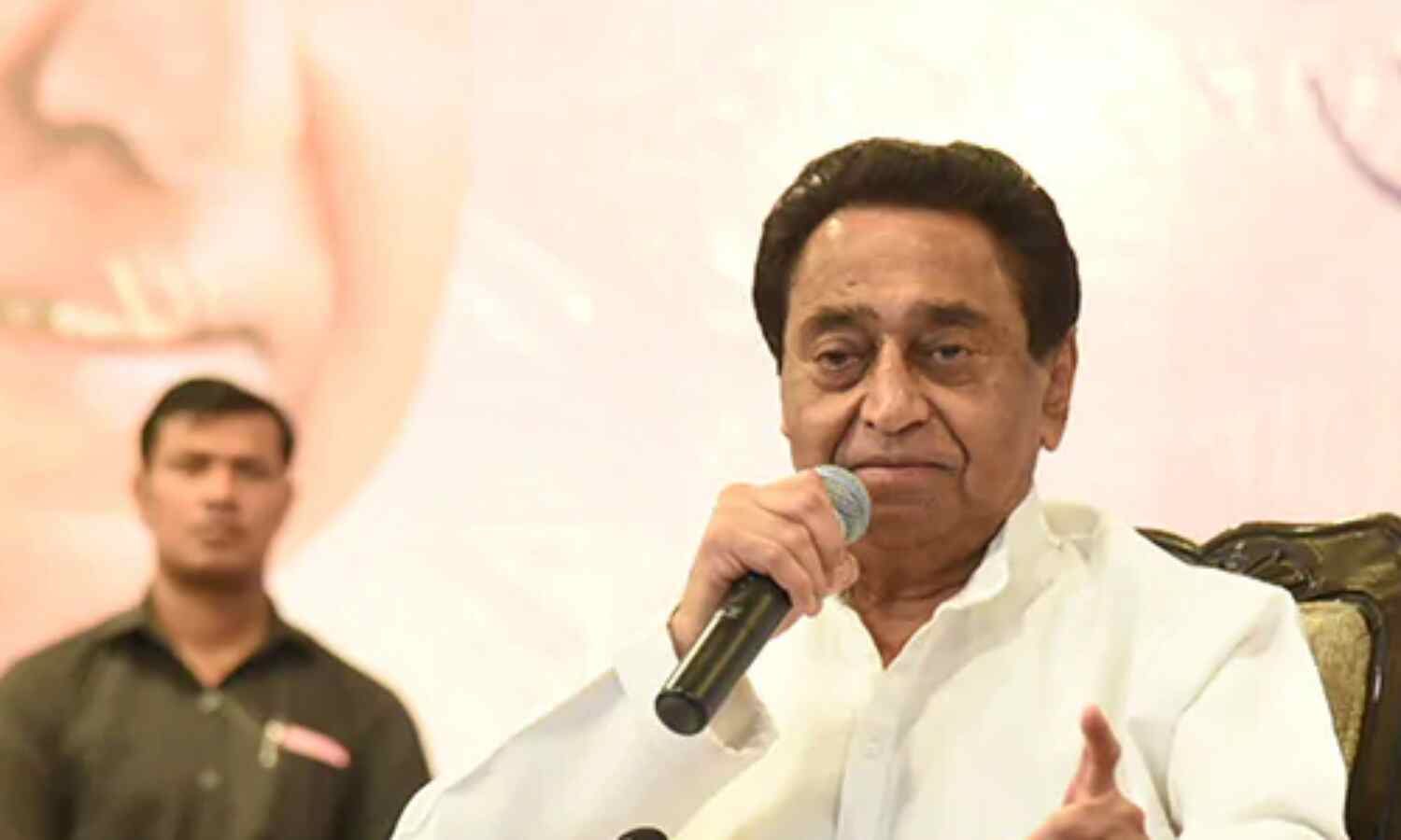 മധ്യപ്രദേശില് ആദിവാസി കുടുംബത്തിലെ അഞ്ച് പേരെ കൊലപ്പെടുത്തിയ കേസില് സിബിഐ അന്വേഷണം ആവശ്യപ്പെട്ട് കമല്നാഥ് മധ്യപ്രദേശില് ആദിവാസി കുടുംബത്തിലെ അഞ്ച് പേരെ കൊലപ്പെടുത്തിയ കേസില് സിബിഐ അന്വേഷണം ആവശ്യപ്പെട്ട് കമല്നാഥ്
