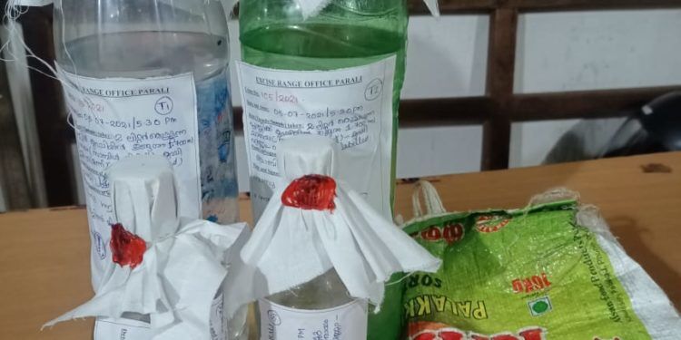 ബിജെപി നേതാവിന്റെ വീട്ടില് വ്യാജ വാറ്റ്; ചാരായം പിടികൂടി ബിജെപി നേതാവിന്റെ വീട്ടില് വ്യാജ വാറ്റ്; ചാരായം പിടികൂടി