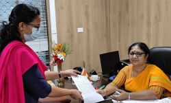 ആശ്വാസകിരണം പദ്ധതി പുനരാരംഭിക്കണം; കെ കെ രമ സാമൂഹ്യനീതി വകുപ്പ് മന്ത്രിക്ക് നിവേദനം നല്‍കി