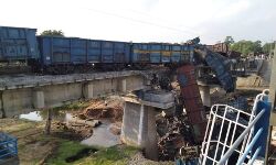 เดฎเดงเตเดฏเดชเตเดฐเดฆเตเดถเดฟเดฒเตโ เดเดฐเดเตเดเต เดคเตเดตเดฃเตเดเดฟ เดชเดพเดณเด เดคเตเดฑเตเดฑเดฟ; เดชเดพเดฒเดคเตเดคเดฟเดฒเตโ เดจเดฟเดจเตเดจเต เดจเดฆเดฟเดฏเดฟเตฝ เดตเตเดฃเต เดฎเดงเตเดฏเดชเตเดฐเดฆเตเดถเดฟเดฒเตโ เดเดฐเดเตเดเต เดคเตเดตเดฃเตเดเดฟ เดชเดพเดณเด เดคเตเดฑเตเดฑเดฟ; เดชเดพเดฒเดคเตเดคเดฟเดฒเตโ เดจเดฟเดจเตเดจเต เดจเดฆเดฟเดฏเดฟเตฝ เดตเตเดฃเต