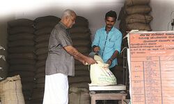 റേഷന് വ്യാപാരികള്ക്കും സെയില്സ്മാന്മാര്ക്കും ഏഴരലക്ഷത്തിന്റെ ഇന്ഷുറന്സ്; 28,398 പേര്ക്ക് പ്രയോജനം റേഷന് വ്യാപാരികള്ക്കും സെയില്സ്മാന്മാര്ക്കും ഏഴരലക്ഷത്തിന്റെ ഇന്ഷുറന്സ്; 28,398 പേര്ക്ക് പ്രയോജനം