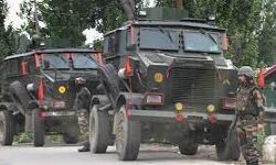 ജമ്മു കശ്മീര്‍: സായുധസംഘങ്ങളുമായി ബന്ധമുണ്ടെന്ന്ആരോപിച്ച് 11 സര്‍ക്കാര്‍ ഉദ്യോഗസ്ഥരെ പുറത്താക്കി