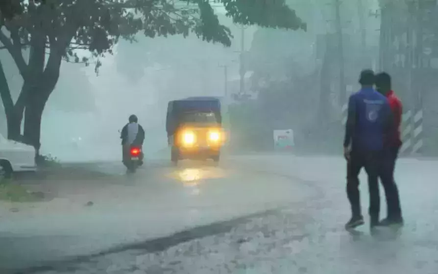 ന്യൂനമര്‍ദ്ദം; മഴ കനക്കുമെന്ന് കാലാവസ്ഥ വകുപ്പ്