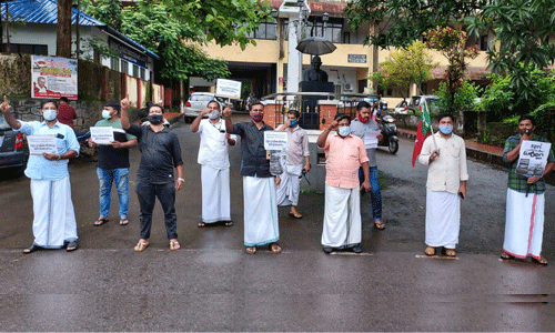 അശാസ്ത്രീയമായ കൊവിഡ് നിയന്ത്രണം:  എസ്ഡിപിഐ പ്രതിഷേധ ധര്‍ണ സംഘടിപ്പിച്ചു