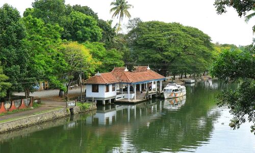 മുസിരിസിന്റെ ജലപാത വികസനത്തിന് ജീവന്‍ വയ്ക്കുന്നു; അഴീക്കോടും മുനയ്ക്കലും ബോട്ട് ജെട്ടികളുടെ നിര്‍മാണം പുരോഗതിയിലേക്ക്