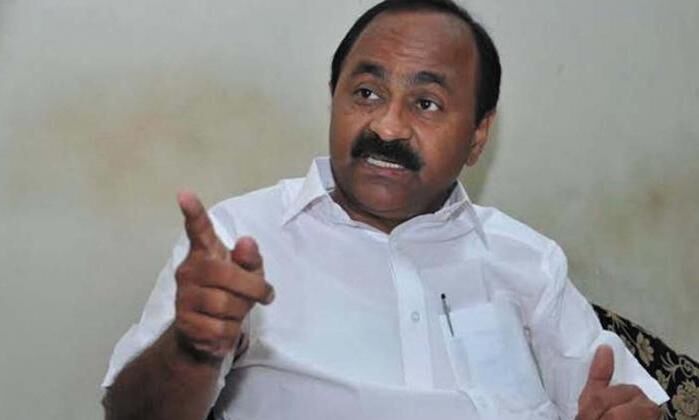 വിരട്ടാന്‍ നോക്കുന്നോ? ഇത് കേരളമാണ്, മറക്കണ്ട; മുഖ്യമന്ത്രിക്കെതിരേ വി ഡി സതീശന്‍