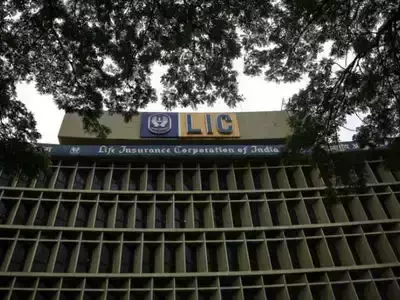 എല്ഐസി ഓഹരികള് വിറ്റഴിക്കാന് കേന്ദ്ര മന്ത്രിസഭയുടെ അംഗീകാരം; പൊതു ജനങ്ങള്ക്ക് വാങ്ങാം എല്ഐസി ഓഹരികള് വിറ്റഴിക്കാന് കേന്ദ്ര മന്ത്രിസഭയുടെ അംഗീകാരം; പൊതു ജനങ്ങള്ക്ക് വാങ്ങാം