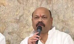 തെലങ്കാന: മുന് ടിആര്എസ് മേയറും രണ്ട് ബിജെപി നേതാക്കളും കോണ്ഗ്രസ്സിലേക്ക് തെലങ്കാന: മുന് ടിആര്എസ് മേയറും രണ്ട് ബിജെപി നേതാക്കളും കോണ്ഗ്രസ്സിലേക്ക്