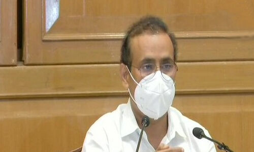 മഹാരാഷ്ട്രയില് ആരോഗ്യവകുപ്പ് ഉദ്യോഗസ്ഥരുടെ പെന്ഷന്പ്രായം ഉയര്ത്തി മഹാരാഷ്ട്രയില് ആരോഗ്യവകുപ്പ് ഉദ്യോഗസ്ഥരുടെ പെന്ഷന്പ്രായം ഉയര്ത്തി