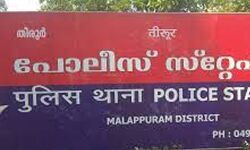 മാധ്യമപ്രവര്ത്തകനെ മര്ദ്ദിച്ച സംഭവം: തിരൂര് എസ്.എച്ച്. ഒയെ സ്ഥലം മാറ്റി മാധ്യമപ്രവര്ത്തകനെ മര്ദ്ദിച്ച സംഭവം: തിരൂര് എസ്.എച്ച്. ഒയെ സ്ഥലം മാറ്റി